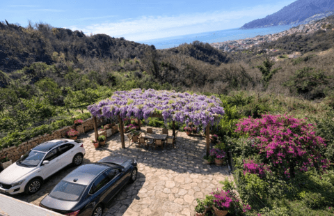 Casa indipendente in vendita a Giovi Bottiglieri Salerno con giardino 600 mq e vista Golfo