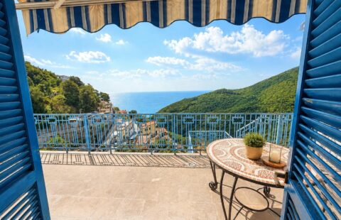 Albori, una terrazza sulla Costiera Amalfitana